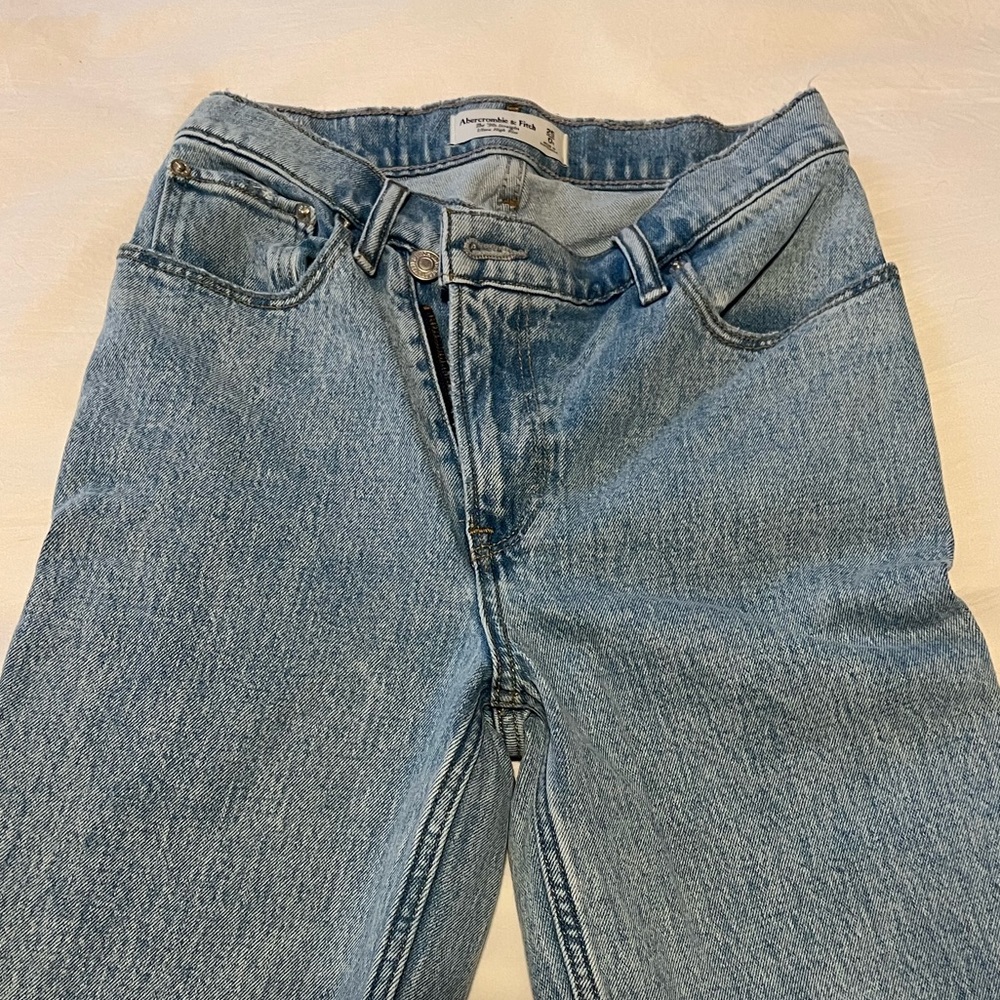 Abercrombie The 90’s Straight Ultra High Rise - Picture 2 of 3